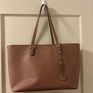 Michael Kors Jet Set Tote